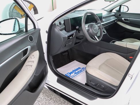 Used 2025 Hyundai Sonata SEL FWD image 3