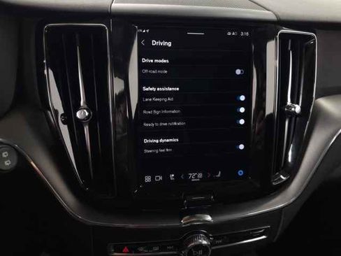 Certified 2025 Volvo XC60 B5 Core image 26