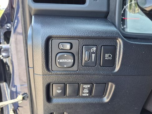 Used 2020 Toyota 4Runner SR5 AWD/4WD image 32