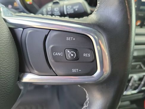 Used 2022 Jeep Wrangler Unlimited Sahara AWD/4WD image 30