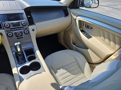 Used 2018 Ford Taurus SE FWD image 12