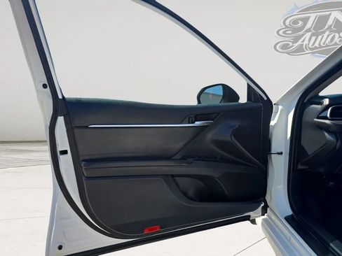Used 2020 Toyota Camry SE FWD image 21