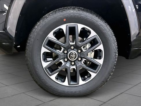 Used 2023 Toyota Tundra Limited image 11