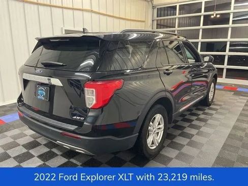Used 2022 Ford Explorer XLT w/ Equipment Group 202A image 3