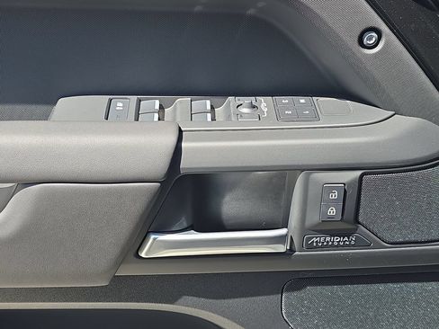 New 2026 Land Rover Defender 130 X-Dynamic SE AWD/4WD image 29