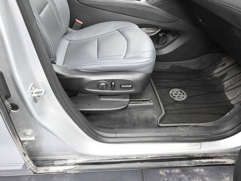Used 2021 Buick Enclave Essence w/ Sport Touring Edition image 17