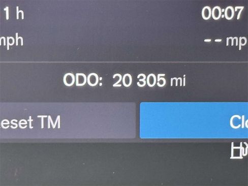 Certified 2023 Volvo XC40 B5 Plus w/ Driver Assist Package image 25