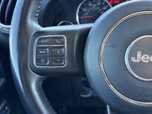 Used 2018 Jeep Wrangler Unlimited Sahara w/ Connectivity Group AWD/4WD image 21