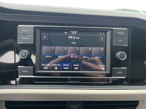 Used 2023 Volkswagen Jetta SE image 17