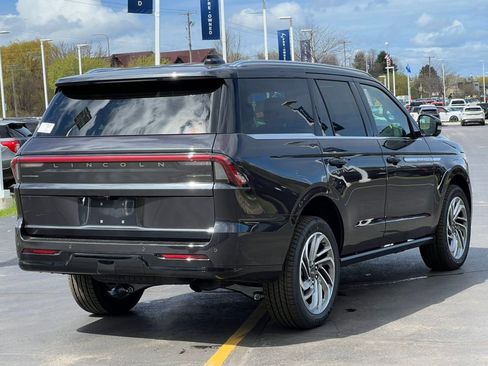 New 2026 Lincoln Navigator Reserve AWD/4WD image 11