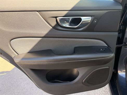 Used 2022 Volvo S60 B5 R-Design image 21