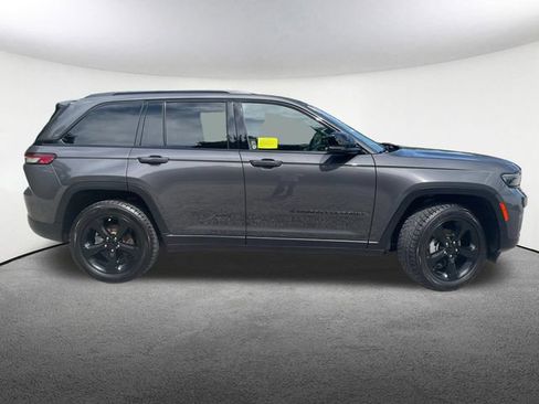 Used 2023 Jeep Grand Cherokee Altitude AWD/4WD image 17