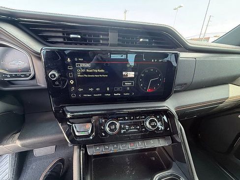 Used 2023 GMC Sierra 1500 AT4 w/ AT4 Premium Package AWD/4WD image 39