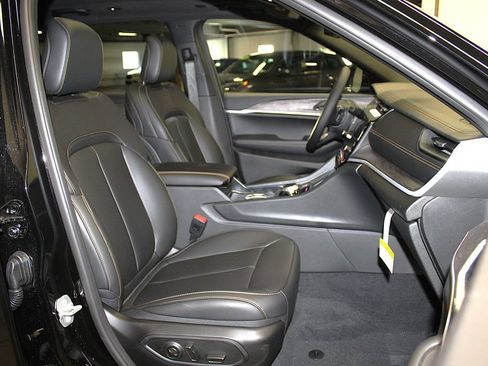 New 2026 Jeep Grand Cherokee L Limited AWD/4WD image 34