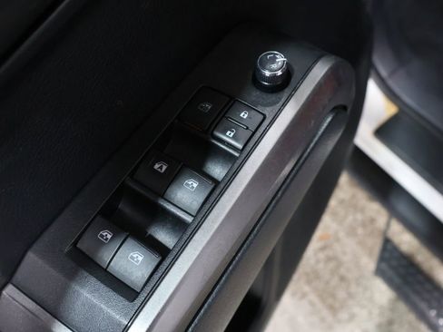 Used 2017 Toyota Tacoma SR5 image 12