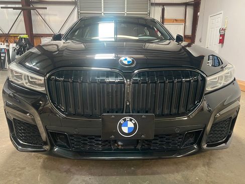 Used 2022 BMW 740i w/ M Sport Package image 41