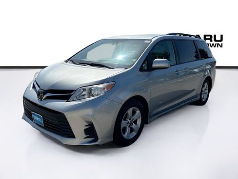 Used 2019 Toyota Sienna LE FWD image 3