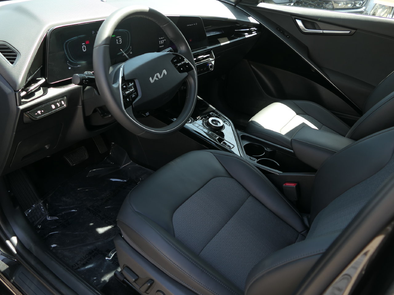 Used 2025 Kia Niro EX FWD image 10