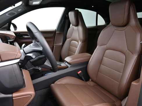 Used 2025 Porsche Macan 4 Electric image 4