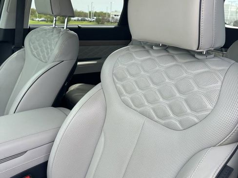 Used 2022 Hyundai Palisade Calligraphy image 2
