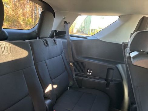 Used 2023 Ford Explorer XLT image 25