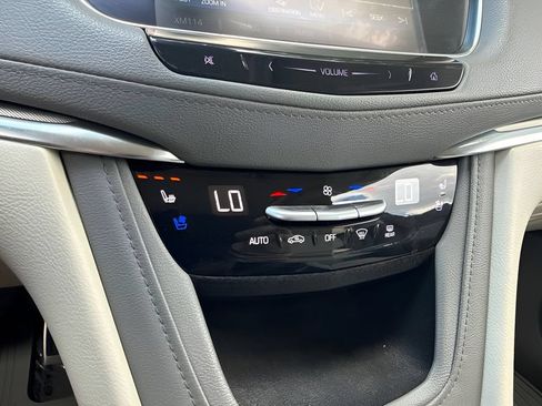 Used 2018 Cadillac XT5 Premium Luxury FWD image 24