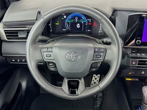 Used 2025 Toyota Camry SE image 37