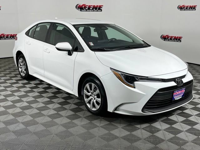 Used 2025 Toyota Corolla LE FWD image 2