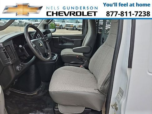Used 2017 Chevrolet Express 3500 Extended RWD image 15
