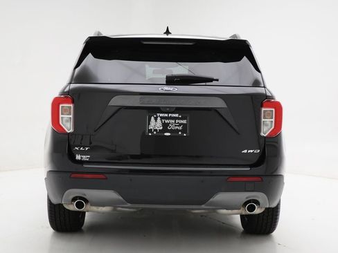 Used 2022 Ford Explorer XLT w/ Equipment Group 202A image 7