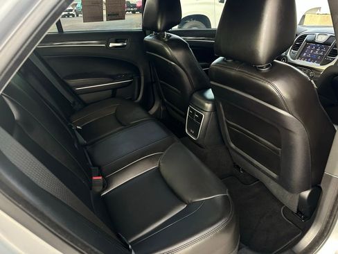 Used 2022 Chrysler 300 Touring L image 16