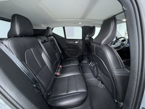 Used 2025 Volvo XC40 B5 Core AWD/4WD image 17
