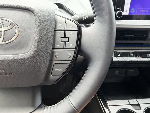 Used 2024 Toyota Prius XLE FWD image 15