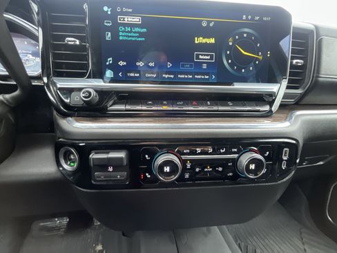 Certified 2024 Chevrolet Silverado 1500 LT image 11