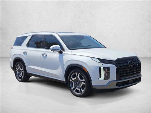Used 2024 Hyundai Palisade SEL FWD image 3