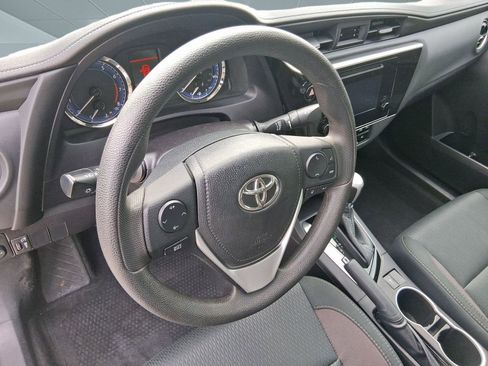 Used 2019 Toyota Corolla LE image 4