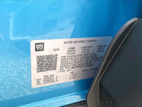 Used 2025 Chevrolet Trax LT FWD image 34