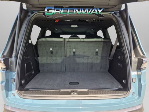 Used 2026 Jeep Grand Wagoneer Limited AWD/4WD image 37