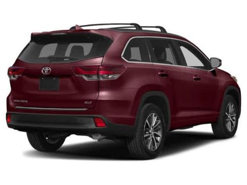 Used 2019 Toyota Highlander XLE image 2