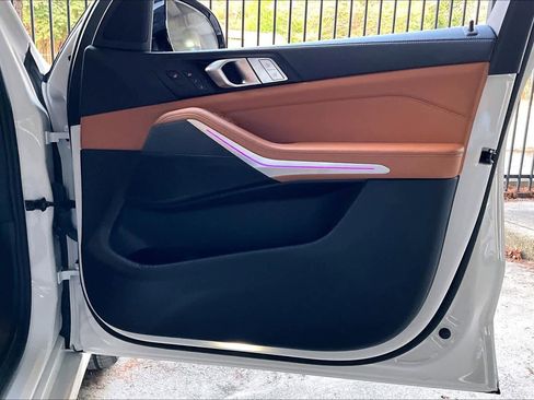 Used 2022 BMW X7 xDrive40i w/ Executive Package image 22