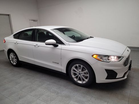 Used 2019 Ford Fusion SE FWD image 11
