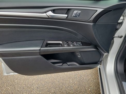 Used 2018 Ford Fusion Titanium image 19