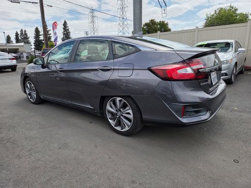 Used 2018 Honda Clarity Touring image 2