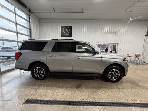 Used 2024 Ford Expedition Max XLT image 12