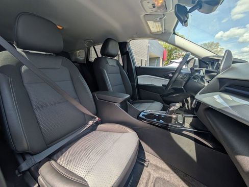 Used 2025 Chevrolet Trax LT w/ LT Convenience Package FWD image 29