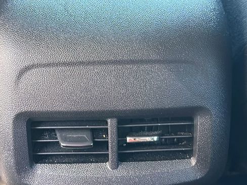 Used 2022 Chevrolet Equinox LT image 19