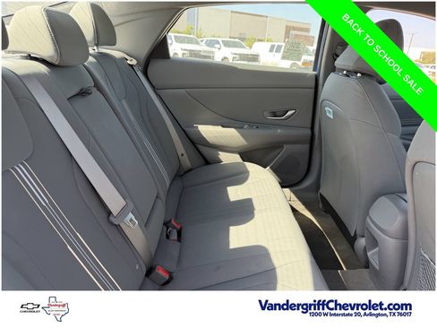 Used 2025 Hyundai Elantra SEL FWD image 25