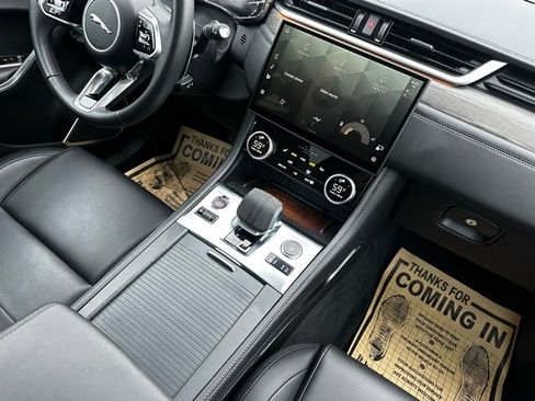 Used 2023 Jaguar F-PACE image 27