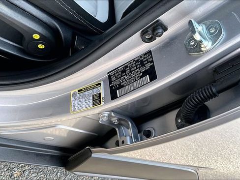 Used 2024 Hyundai Venue SEL FWD image 17