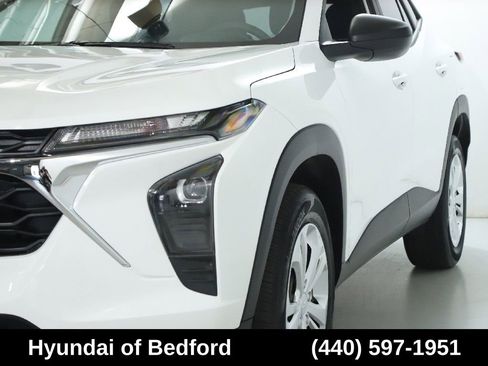 Used 2024 Chevrolet Trax LS FWD image 4